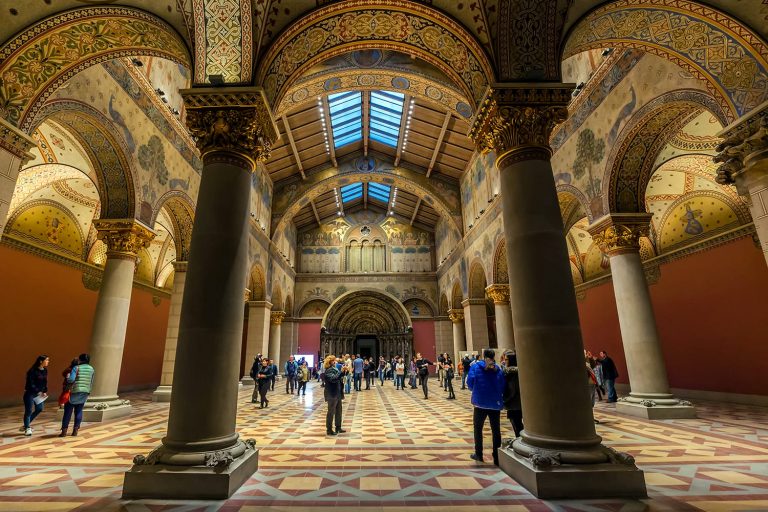 https://mdw-travel-data-us-east-1.s3.amazonaws.com/img/country/Hungary/Budapest-Museum-of-Fine-Arts/img_02.jpg