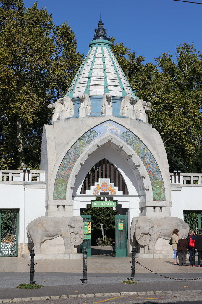 https://mdw-travel-data-us-east-1.s3.amazonaws.com/img/country/Hungary/Budapest-Zoo/img_03.jpg