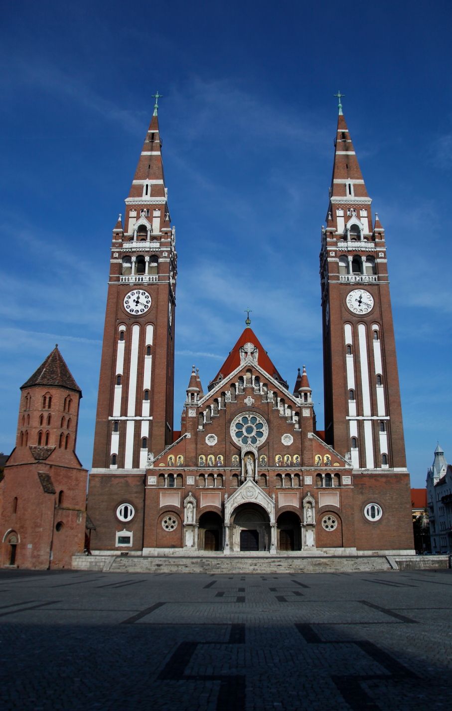 https://mdw-travel-data-us-east-1.s3.amazonaws.com/img/country/Hungary/Cathedral-of-Szekszard/img_01.jpg