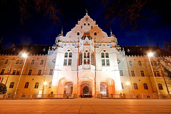 https://mdw-travel-data-us-east-1.s3.amazonaws.com/img/country/Hungary/Catholic-Palace-Kecskemet/img_01.jpg