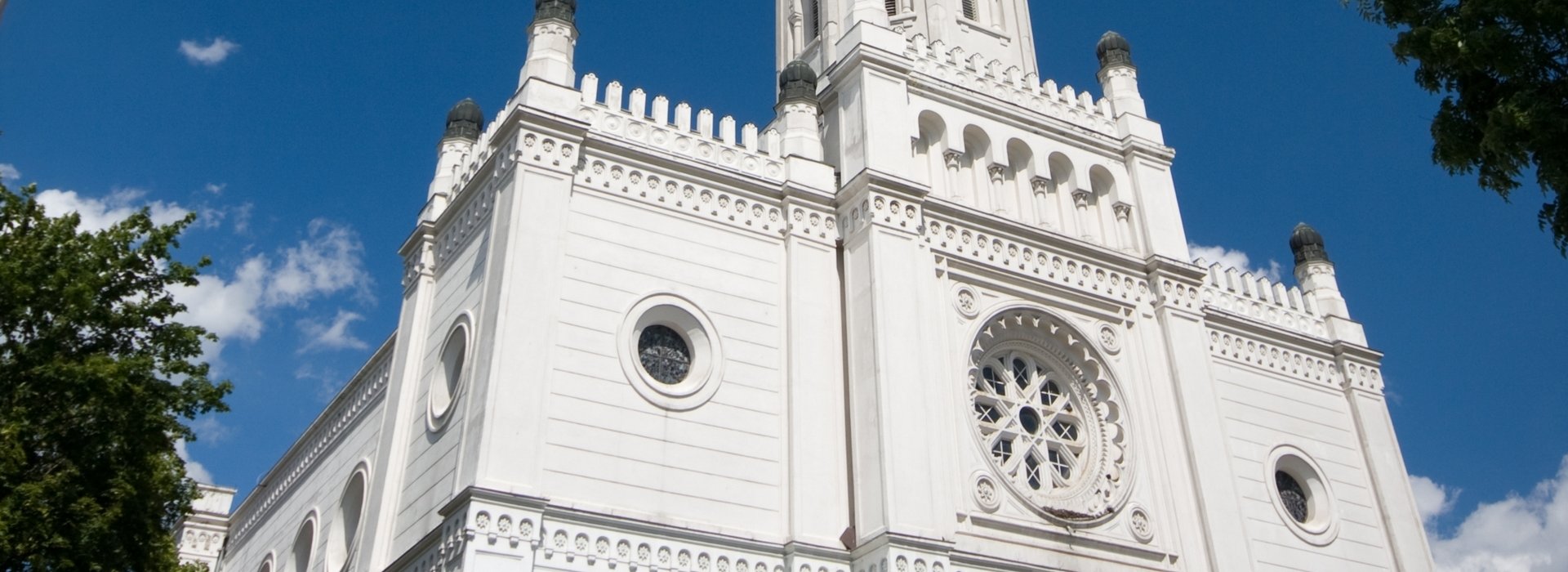 https://mdw-travel-data-us-east-1.s3.amazonaws.com/img/country/Hungary/Catholic-Palace-Kecskemet/img_02.jpg