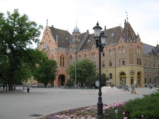 https://mdw-travel-data-us-east-1.s3.amazonaws.com/img/country/Hungary/Catholic-Palace-Kecskemet/img_03.jpg