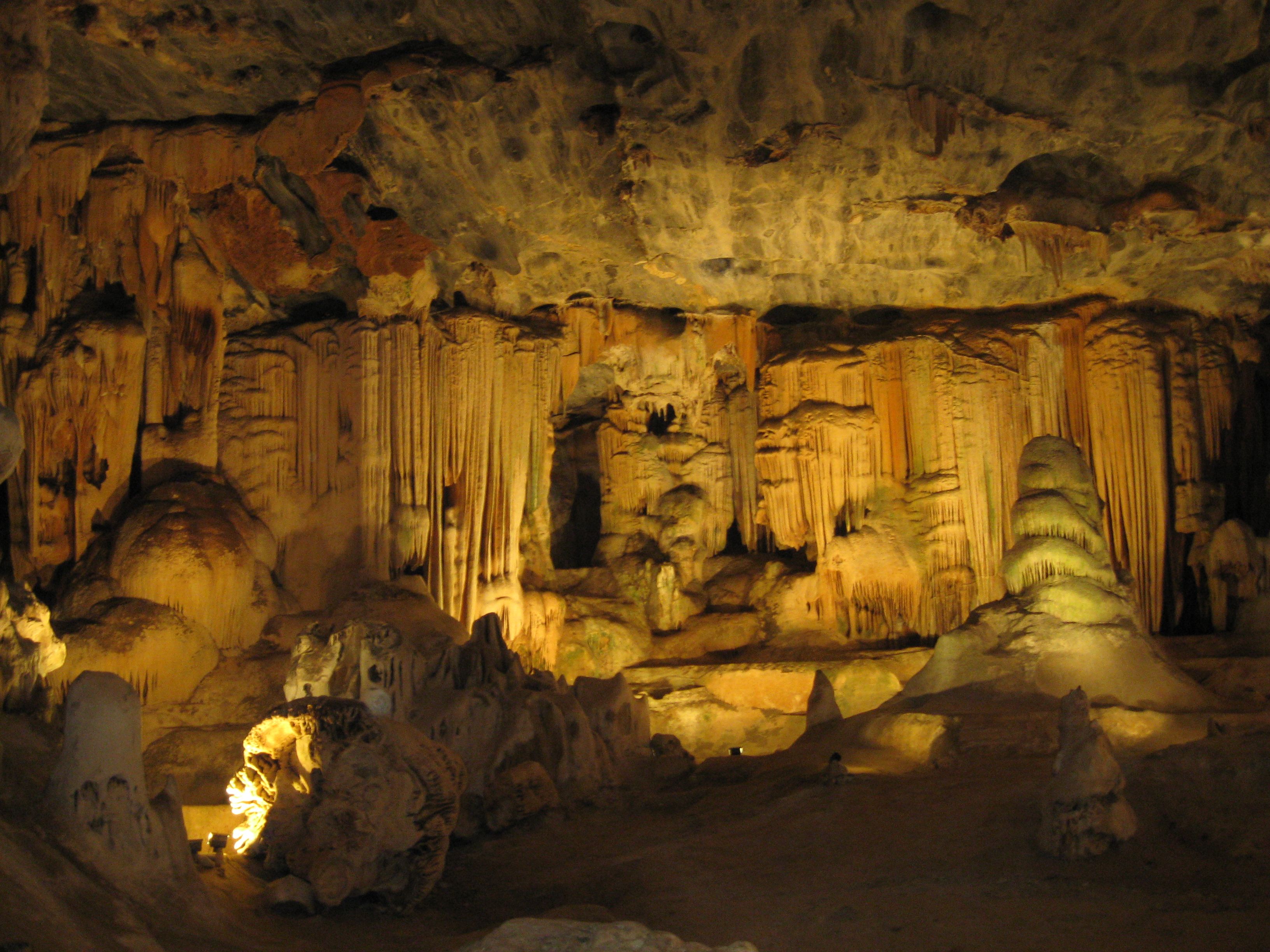 https://mdw-travel-data-us-east-1.s3.amazonaws.com/img/country/Hungary/Caves-in-Mate-hegy/img_02.jpg