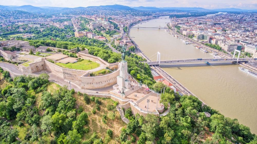https://mdw-travel-data-us-east-1.s3.amazonaws.com/img/country/Hungary/Citadella/img_00.jpg