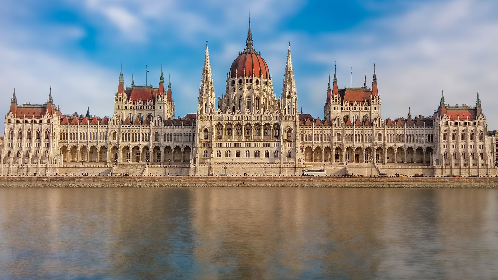 https://mdw-travel-data-us-east-1.s3.amazonaws.com/img/country/Hungary/City-Hall/img_00.jpg