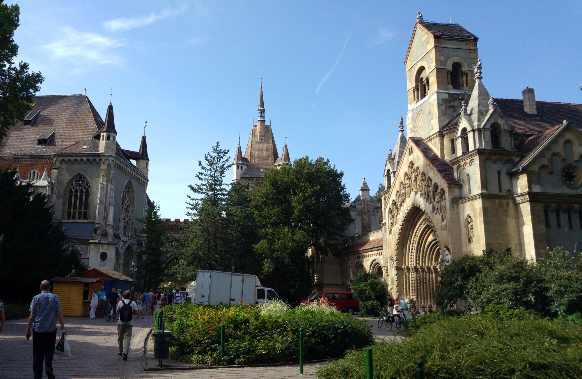https://mdw-travel-data-us-east-1.s3.amazonaws.com/img/country/Hungary/City-Park/img_02.jpg