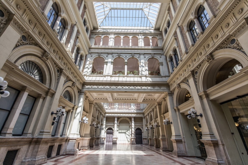 https://mdw-travel-data-us-east-1.s3.amazonaws.com/img/country/Hungary/Corvinus-Visual-Art-Center/img_00.jpg