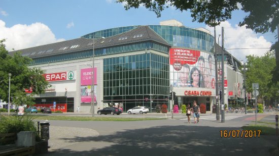 https://mdw-travel-data-us-east-1.s3.amazonaws.com/img/country/Hungary/Csaba-Center-Shopping-Mall/img_03.jpg