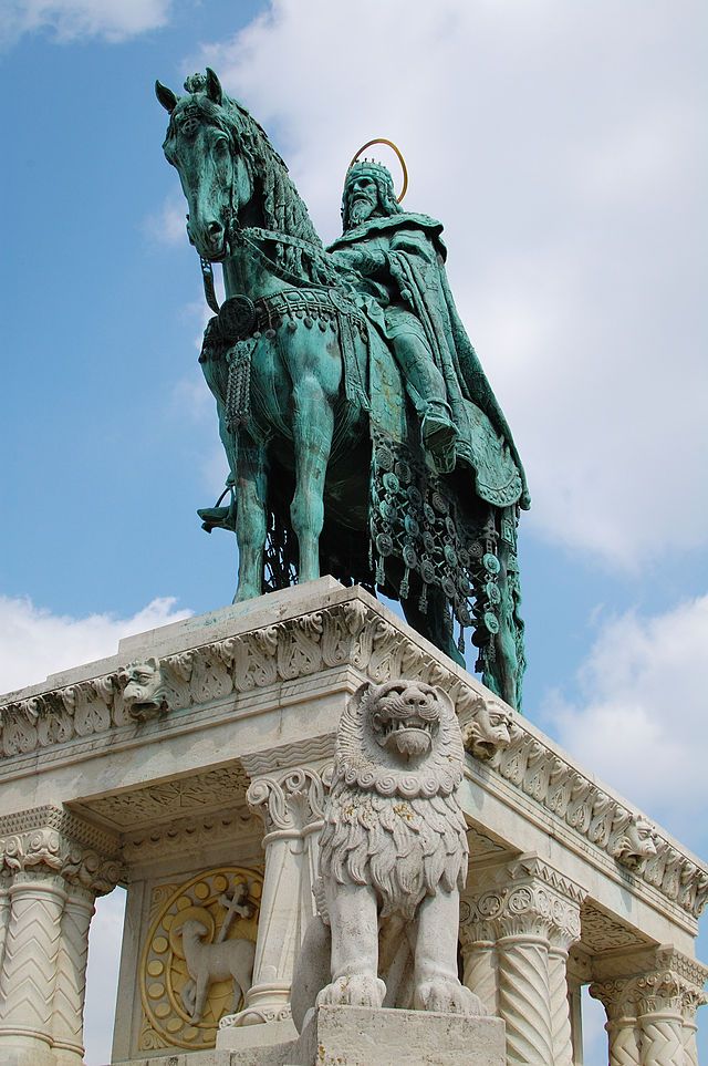 https://mdw-travel-data-us-east-1.s3.amazonaws.com/img/country/Hungary/Csaba-Statue/img_03.jpg