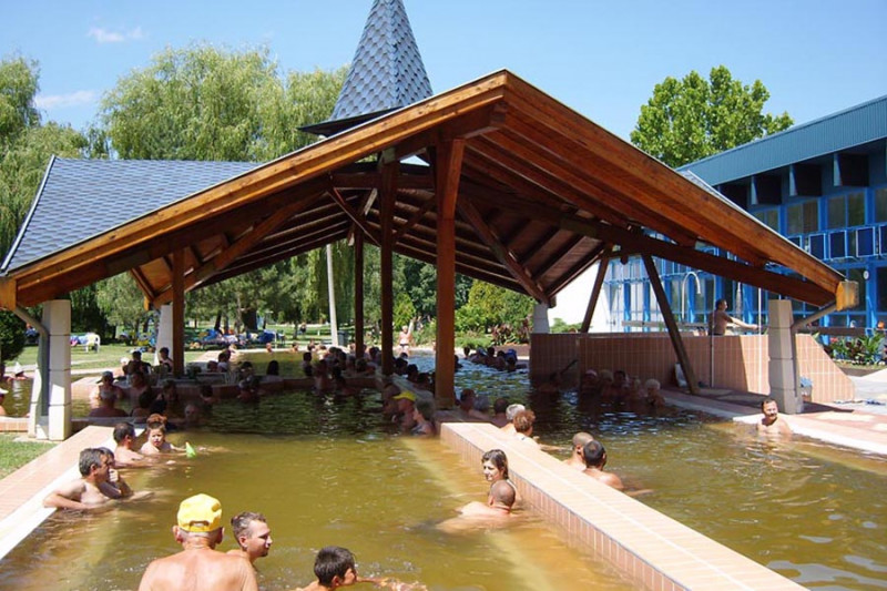 https://mdw-travel-data-us-east-1.s3.amazonaws.com/img/country/Hungary/Csokonyavisonta/img_03.jpg