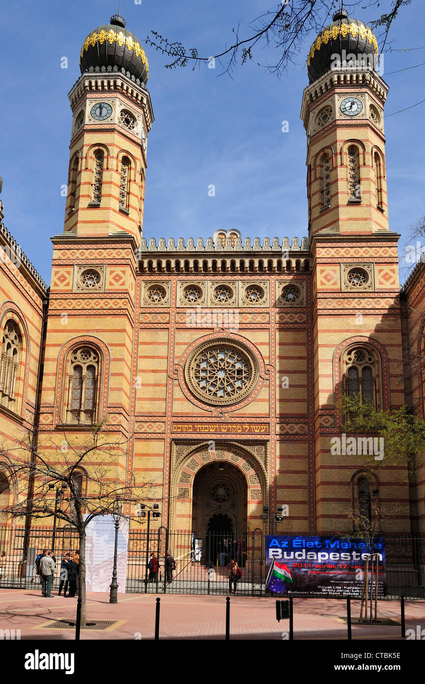 https://mdw-travel-data-us-east-1.s3.amazonaws.com/img/country/Hungary/Dohany-Street-Synagogue/img_01.jpg