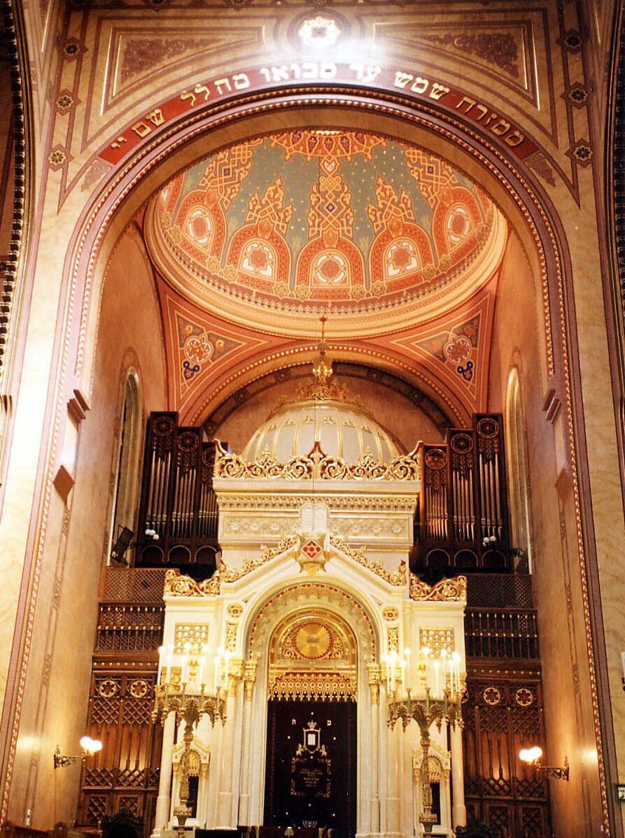 https://mdw-travel-data-us-east-1.s3.amazonaws.com/img/country/Hungary/Dohany-Street-Synagogue/img_03.jpg
