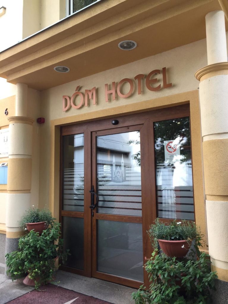 https://mdw-travel-data-us-east-1.s3.amazonaws.com/img/country/Hungary/Dom-Hotel/img_01.jpg