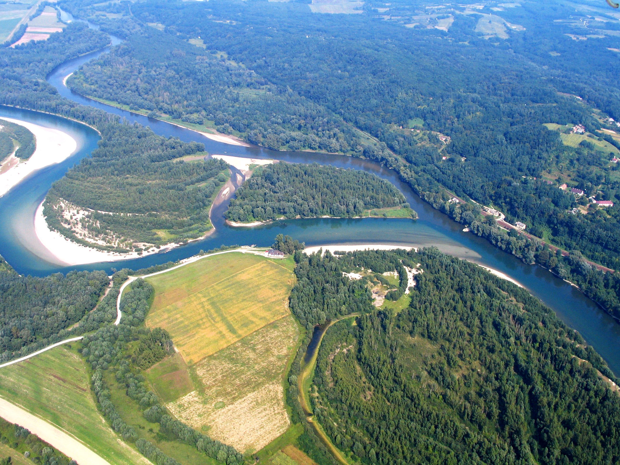 https://mdw-travel-data-us-east-1.s3.amazonaws.com/img/country/Hungary/Drava-River/img_01.jpg