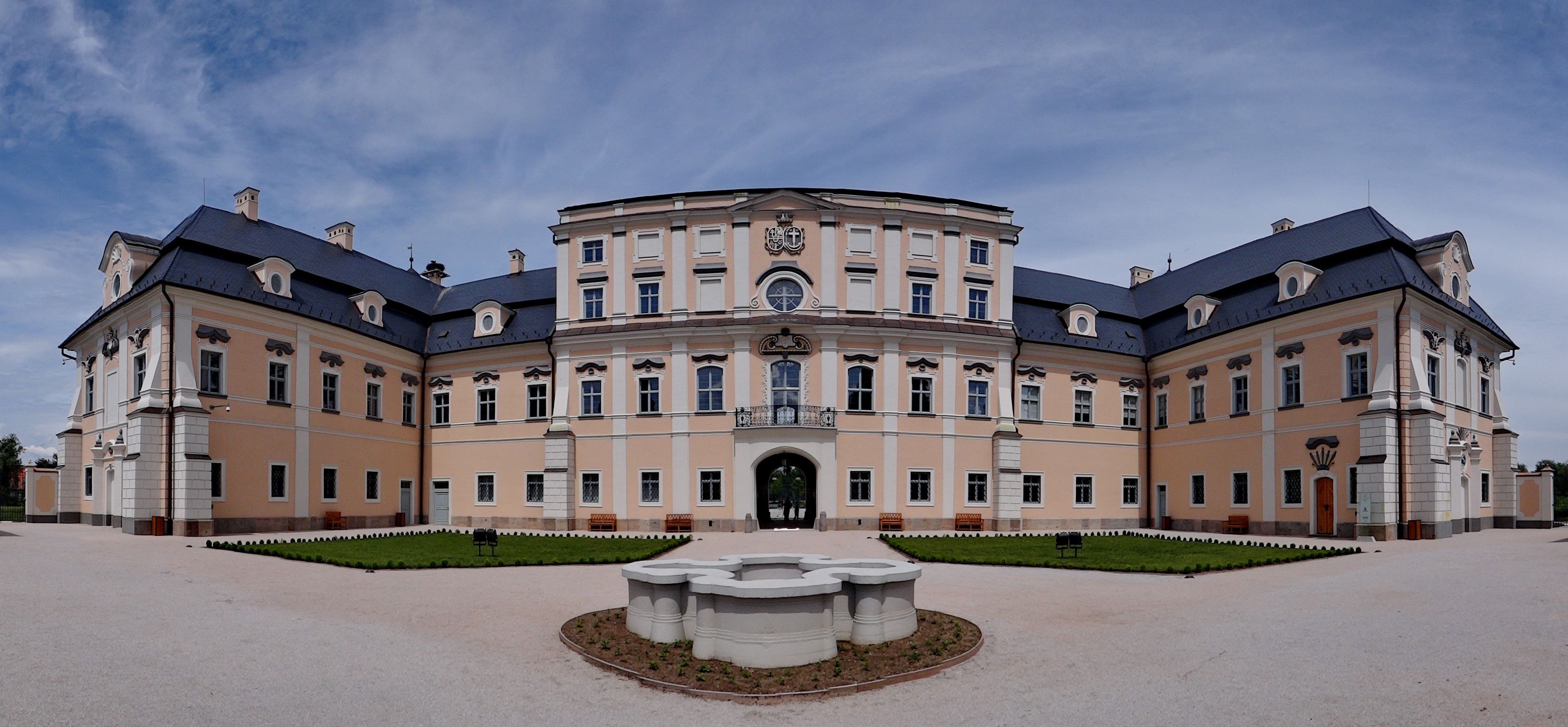 https://mdw-travel-data-us-east-1.s3.amazonaws.com/img/country/Hungary/Edeleny-Castle/img_03.jpg