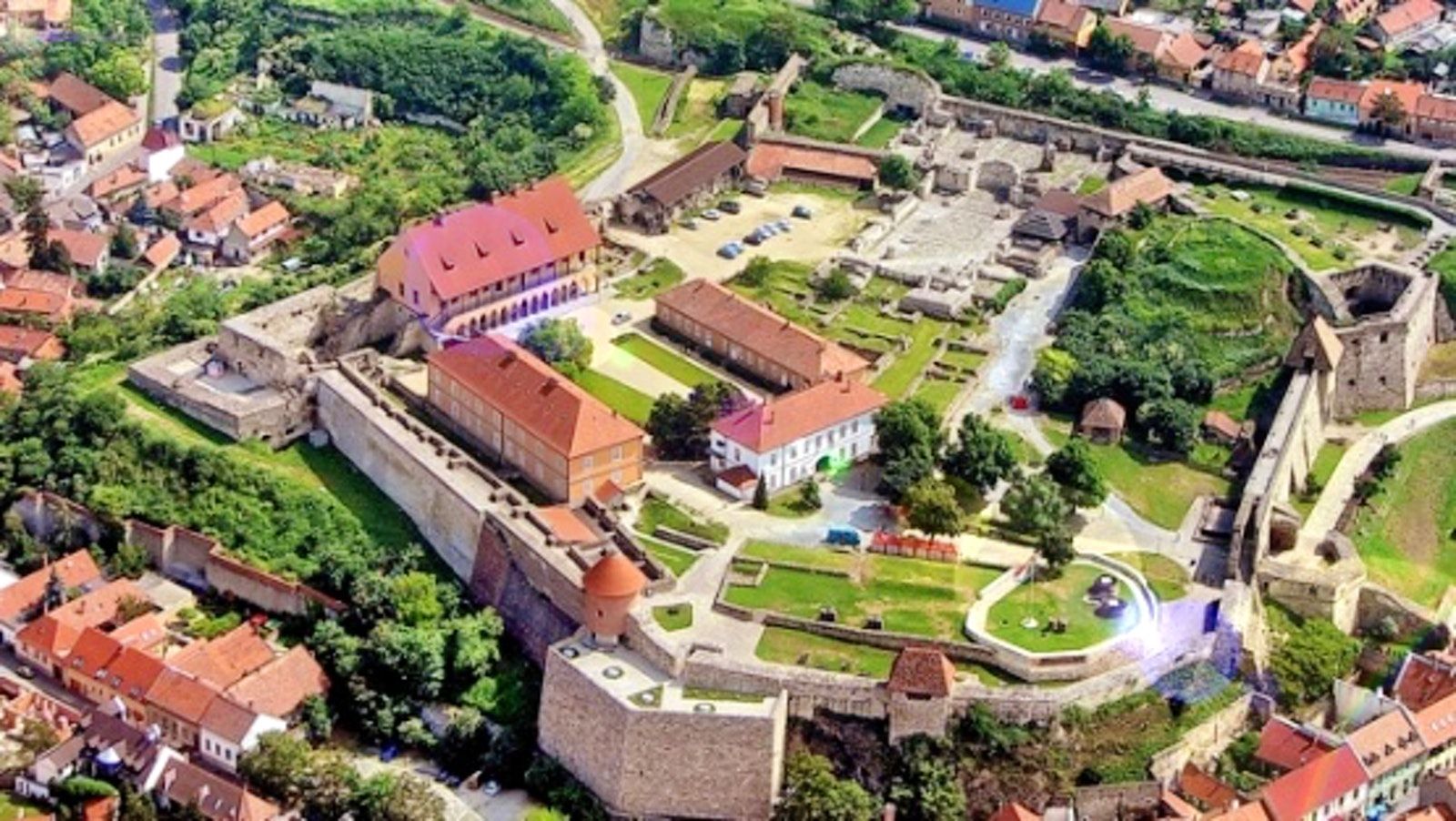 https://mdw-travel-data-us-east-1.s3.amazonaws.com/img/country/Hungary/Eger-Castle-Museum/img_02.jpg