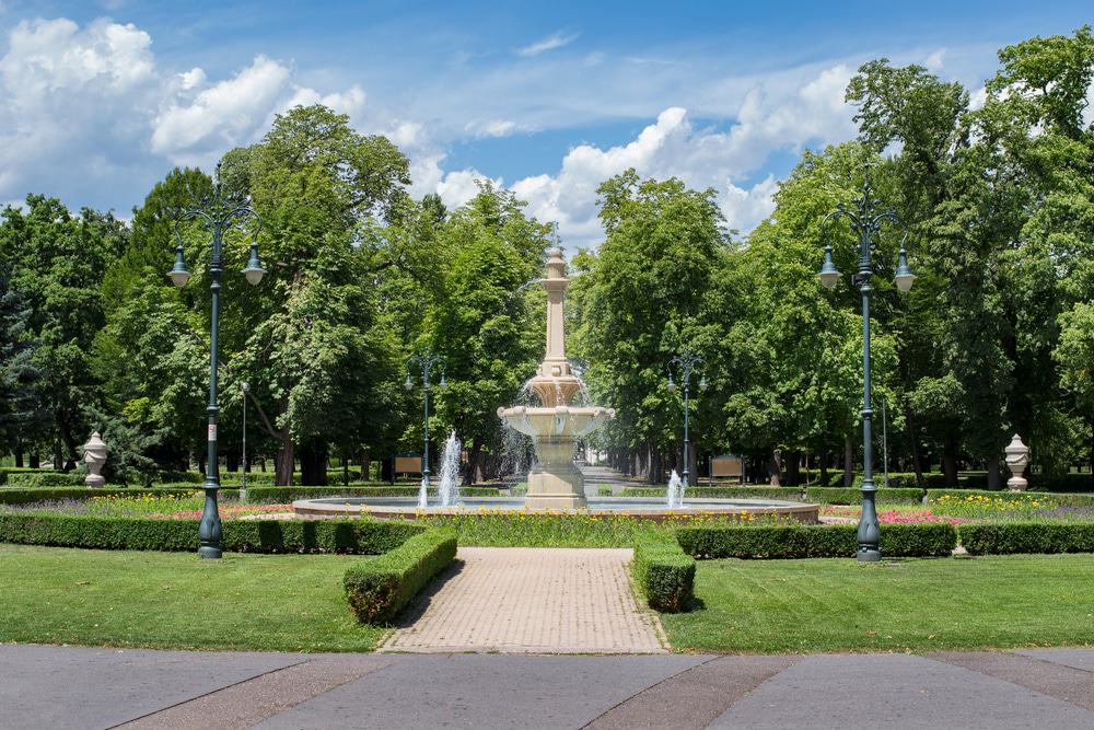 https://mdw-travel-data-us-east-1.s3.amazonaws.com/img/country/Hungary/Eger-Lyceum/img_01.jpg