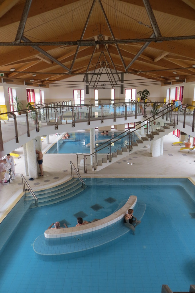 https://mdw-travel-data-us-east-1.s3.amazonaws.com/img/country/Hungary/Eger-Thermal-Bath/img_01.jpg
