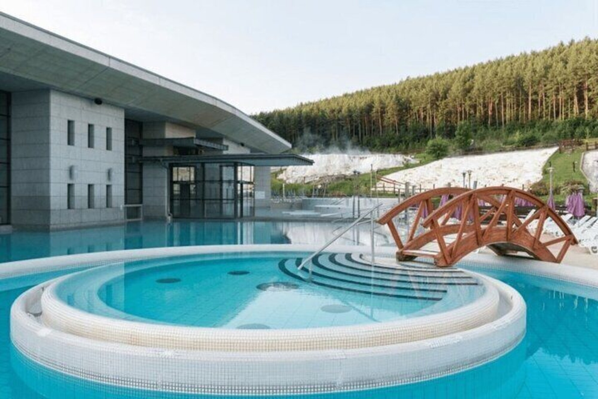 https://mdw-travel-data-us-east-1.s3.amazonaws.com/img/country/Hungary/Eger-Thermal-Bath/img_02.jpg
