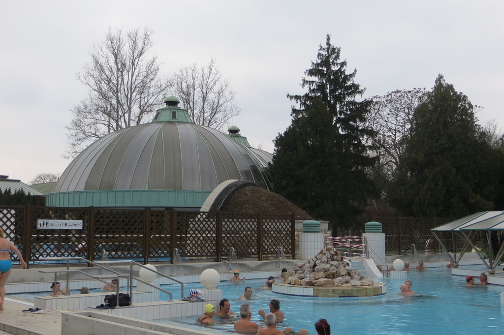 https://mdw-travel-data-us-east-1.s3.amazonaws.com/img/country/Hungary/Eger-Thermal-Bath/img_04.jpg