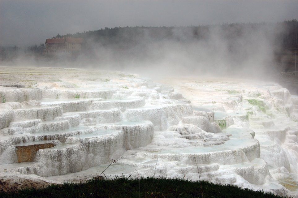 https://mdw-travel-data-us-east-1.s3.amazonaws.com/img/country/Hungary/Egerszalok-Thermal-Bath/img_02.jpg