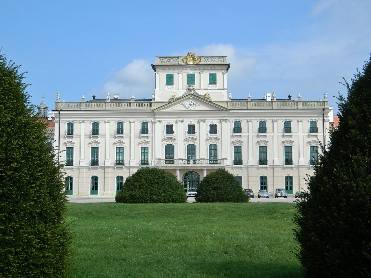 https://mdw-travel-data-us-east-1.s3.amazonaws.com/img/country/Hungary/Esterhazy-Palace/img_03.jpg