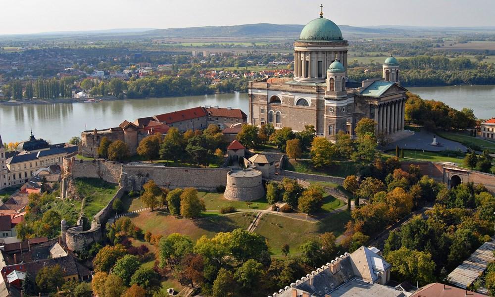 https://mdw-travel-data-us-east-1.s3.amazonaws.com/img/country/Hungary/Esztergom-Basilica/img_02.jpg