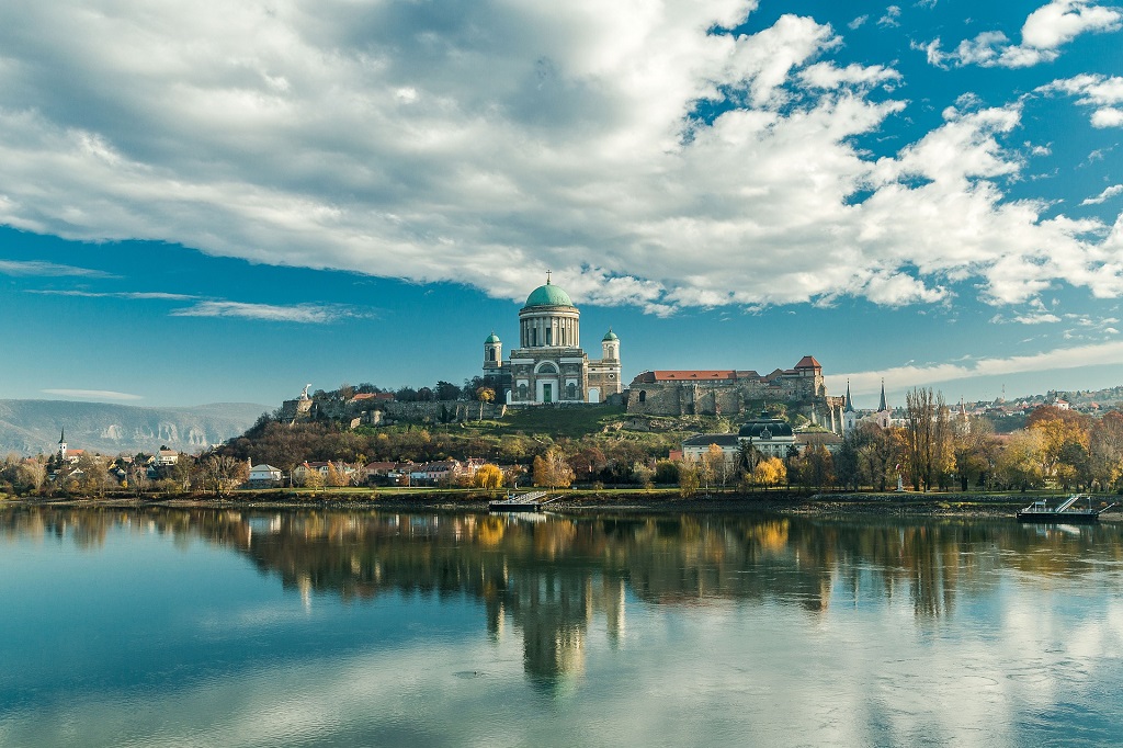 https://mdw-travel-data-us-east-1.s3.amazonaws.com/img/country/Hungary/Esztergom-Basilica/img_03.jpg