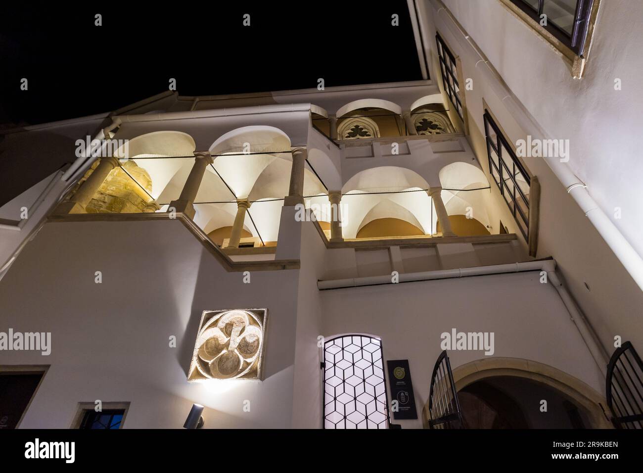 https://mdw-travel-data-us-east-1.s3.amazonaws.com/img/country/Hungary/Fabricius-House/img_00.jpg