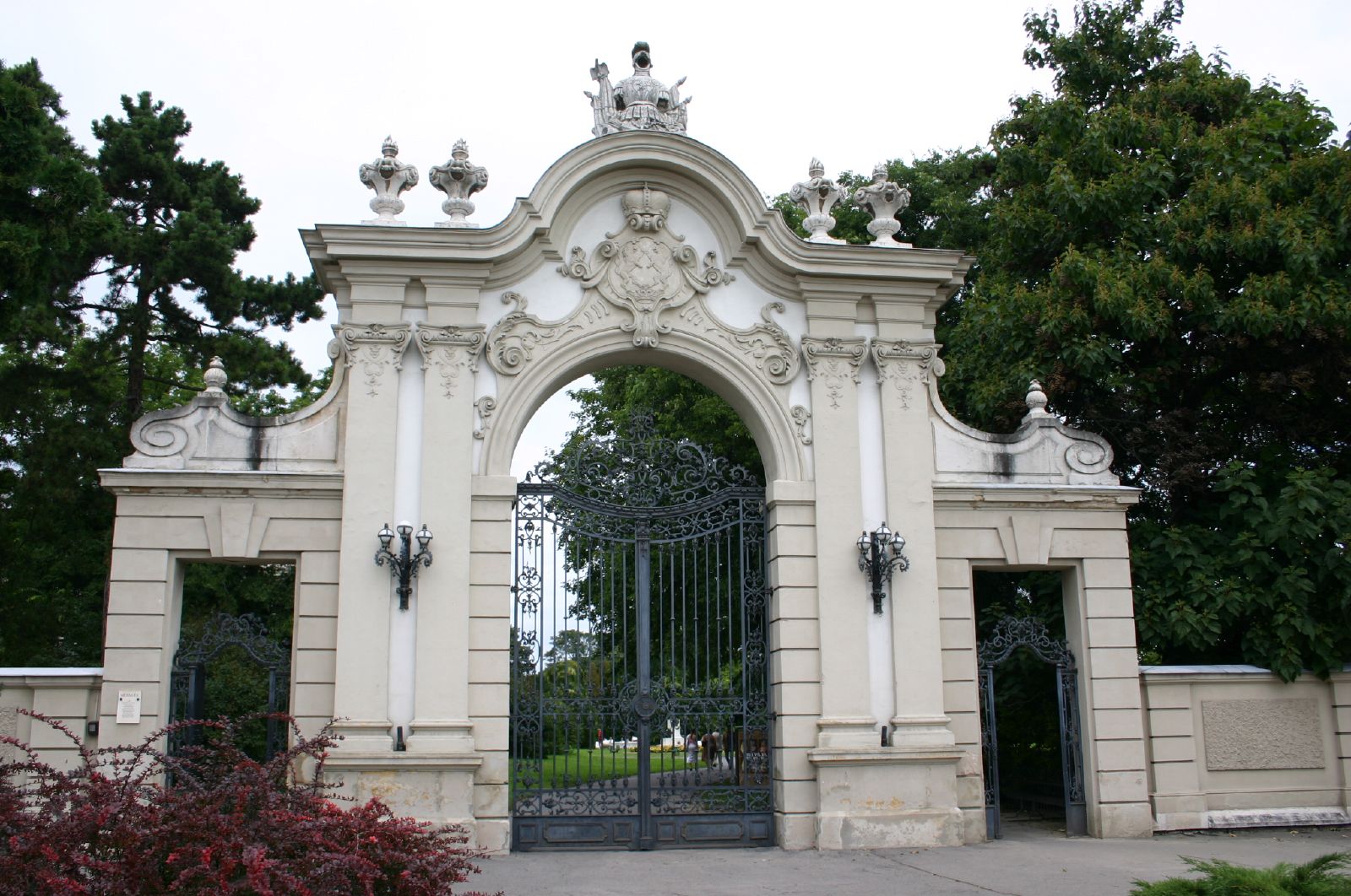 https://mdw-travel-data-us-east-1.s3.amazonaws.com/img/country/Hungary/Festetics-Palace/img_02.jpg