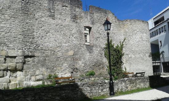 https://mdw-travel-data-us-east-1.s3.amazonaws.com/img/country/Hungary/Fidelity-Gate-Husegkapu-Sopron/img_00.jpg