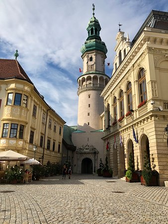 https://mdw-travel-data-us-east-1.s3.amazonaws.com/img/country/Hungary/Fire-Tower--Torony--Sopron/img_03.jpg