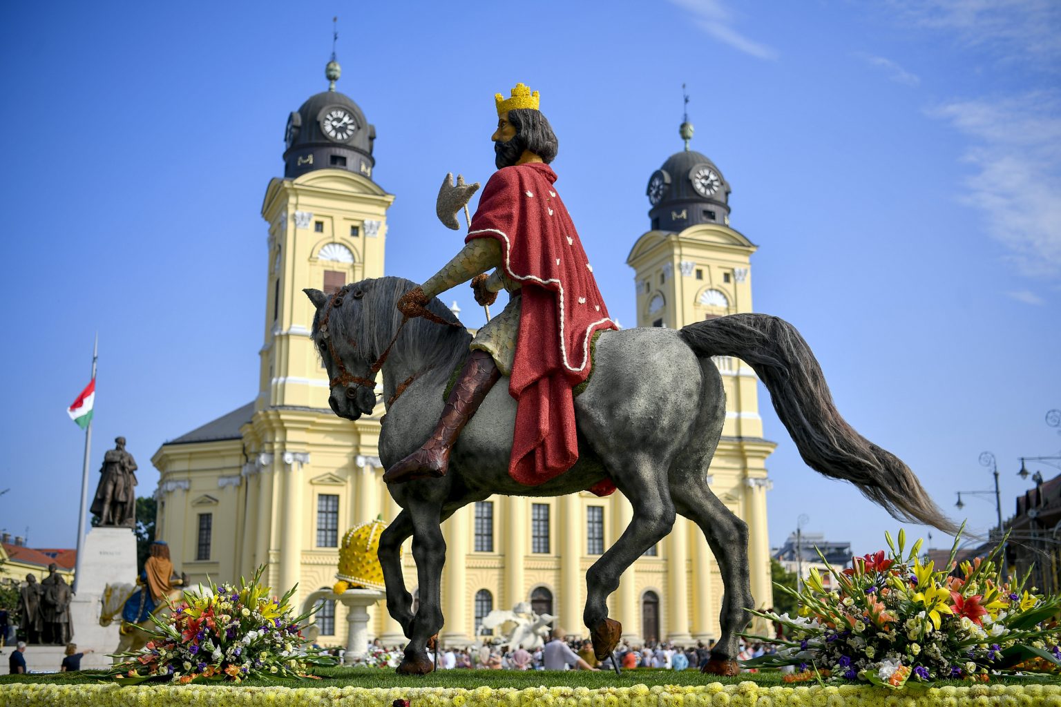 https://mdw-travel-data-us-east-1.s3.amazonaws.com/img/country/Hungary/Flower-Carnival-Fountain/img_01.jpg
