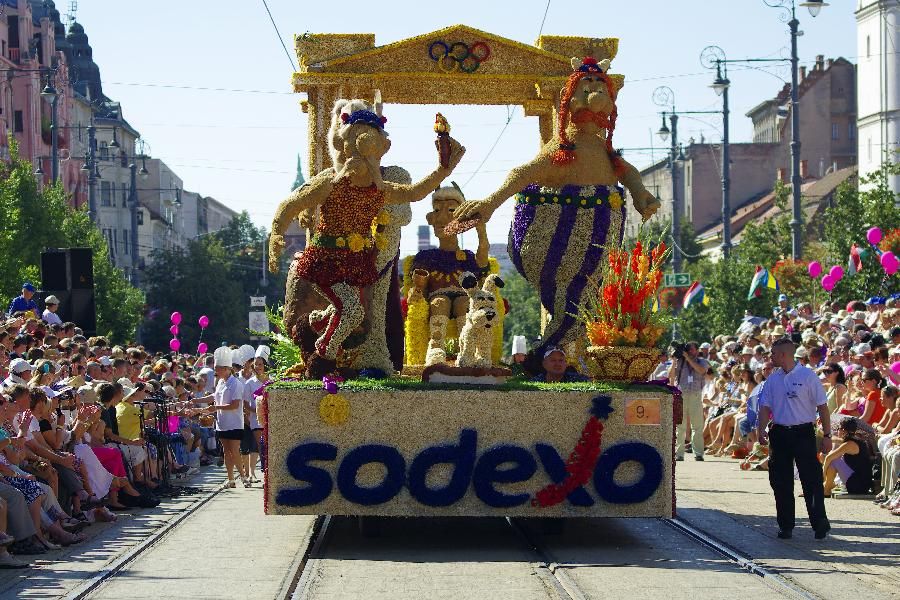 https://mdw-travel-data-us-east-1.s3.amazonaws.com/img/country/Hungary/Flower-Carnival-Fountain/img_02.jpg