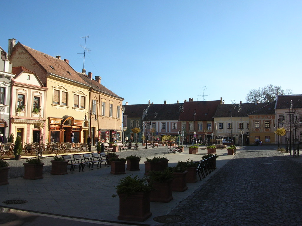 https://mdw-travel-data-us-east-1.s3.amazonaws.com/img/country/Hungary/Fo-ter-Main-Square/img_00.jpg