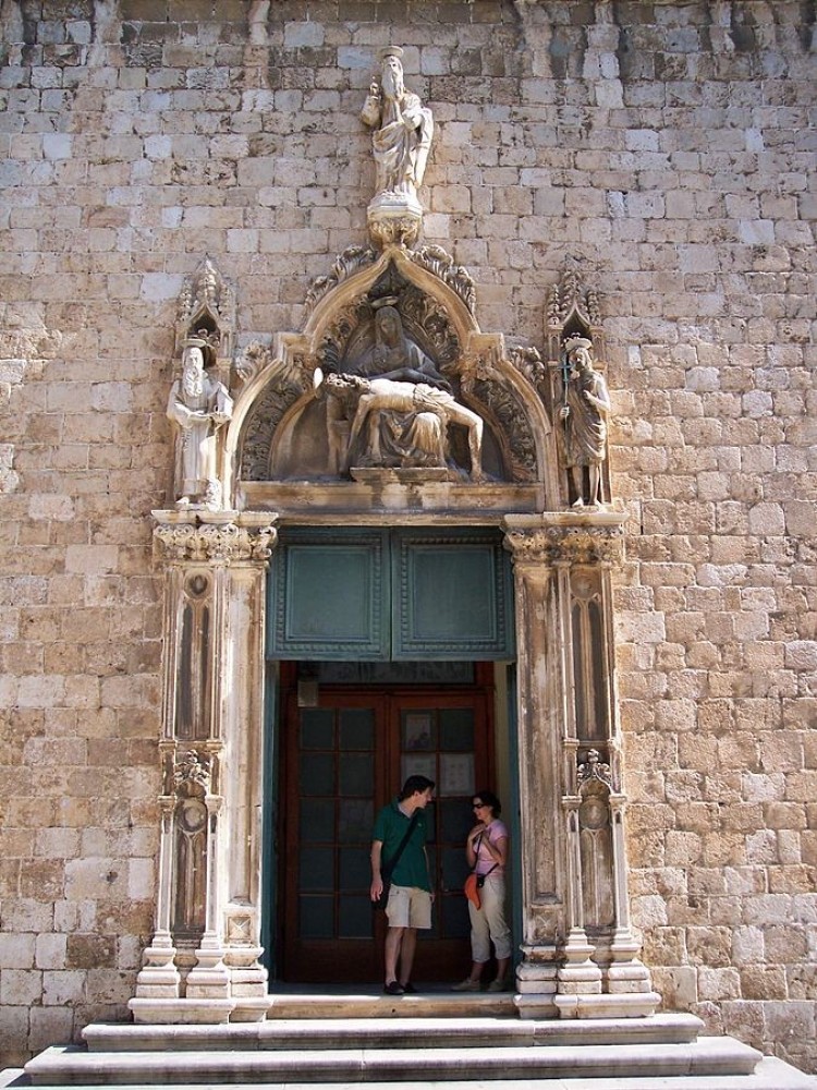 https://mdw-travel-data-us-east-1.s3.amazonaws.com/img/country/Hungary/Franciscan-Church/img_03.jpg