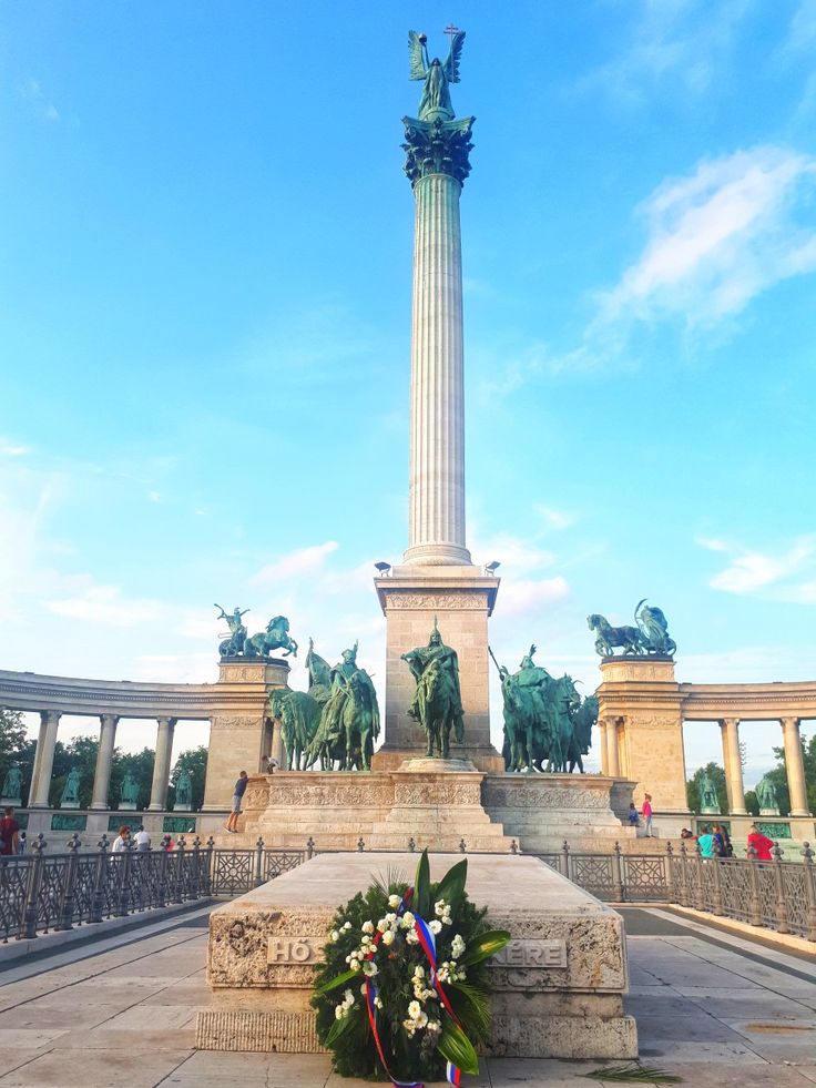 https://mdw-travel-data-us-east-1.s3.amazonaws.com/img/country/Hungary/Gate-of-Heroes/img_03.jpg
