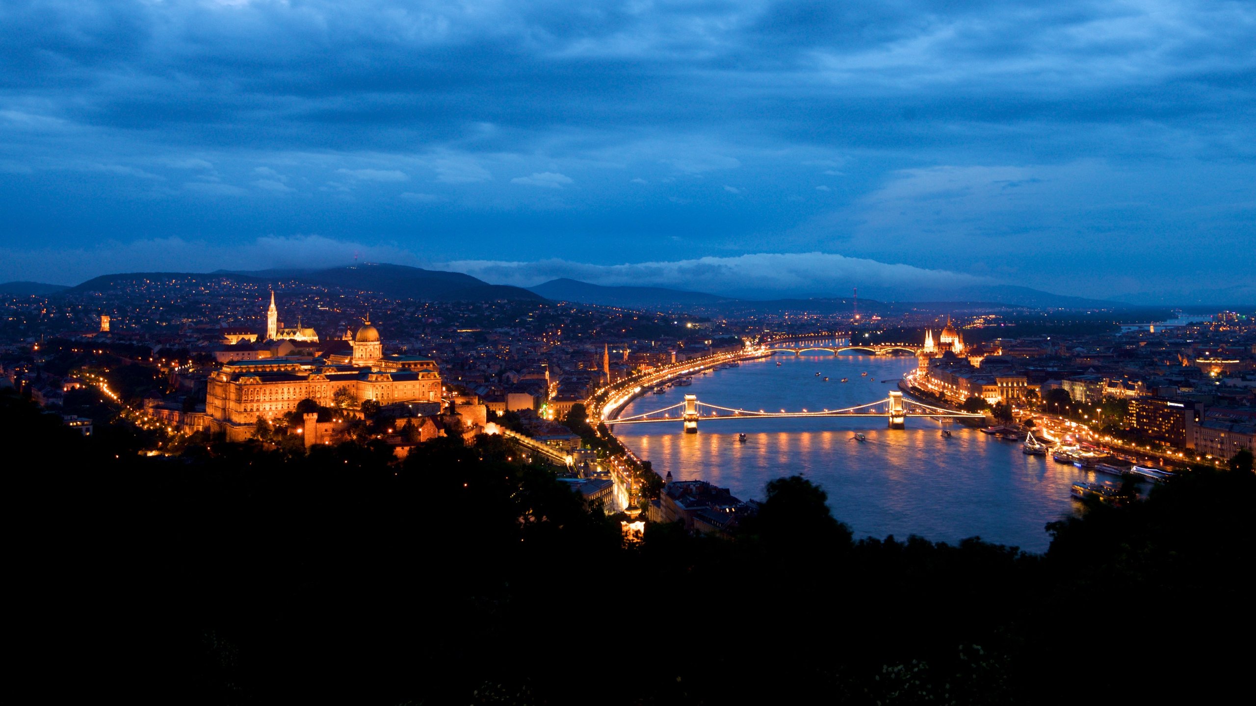 https://mdw-travel-data-us-east-1.s3.amazonaws.com/img/country/Hungary/Gellert-Hill/img_02.jpg