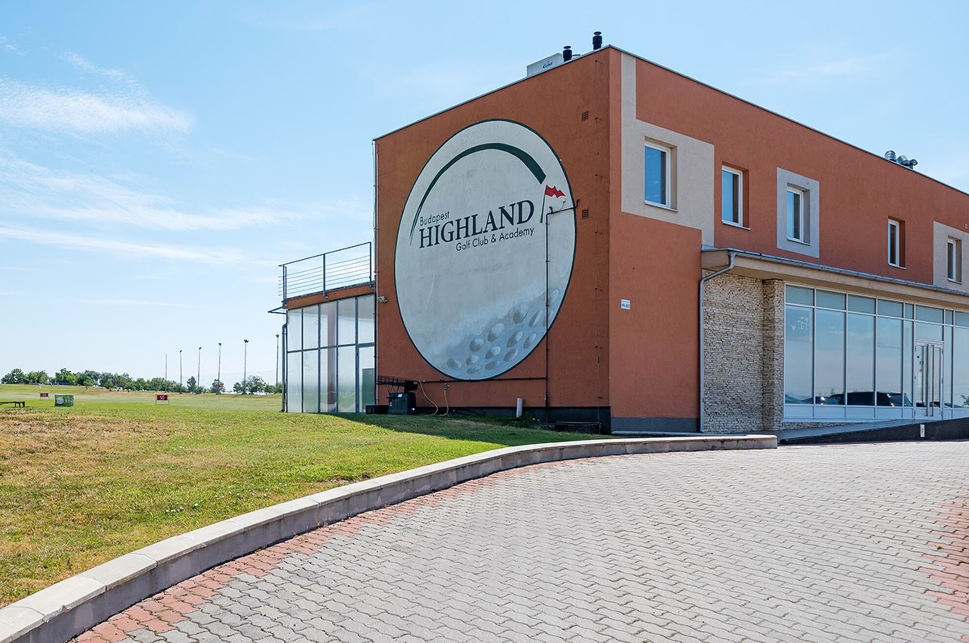 https://mdw-travel-data-us-east-1.s3.amazonaws.com/img/country/Hungary/Godre-Hankook-Golf-&-Country-Club/img_02.jpg