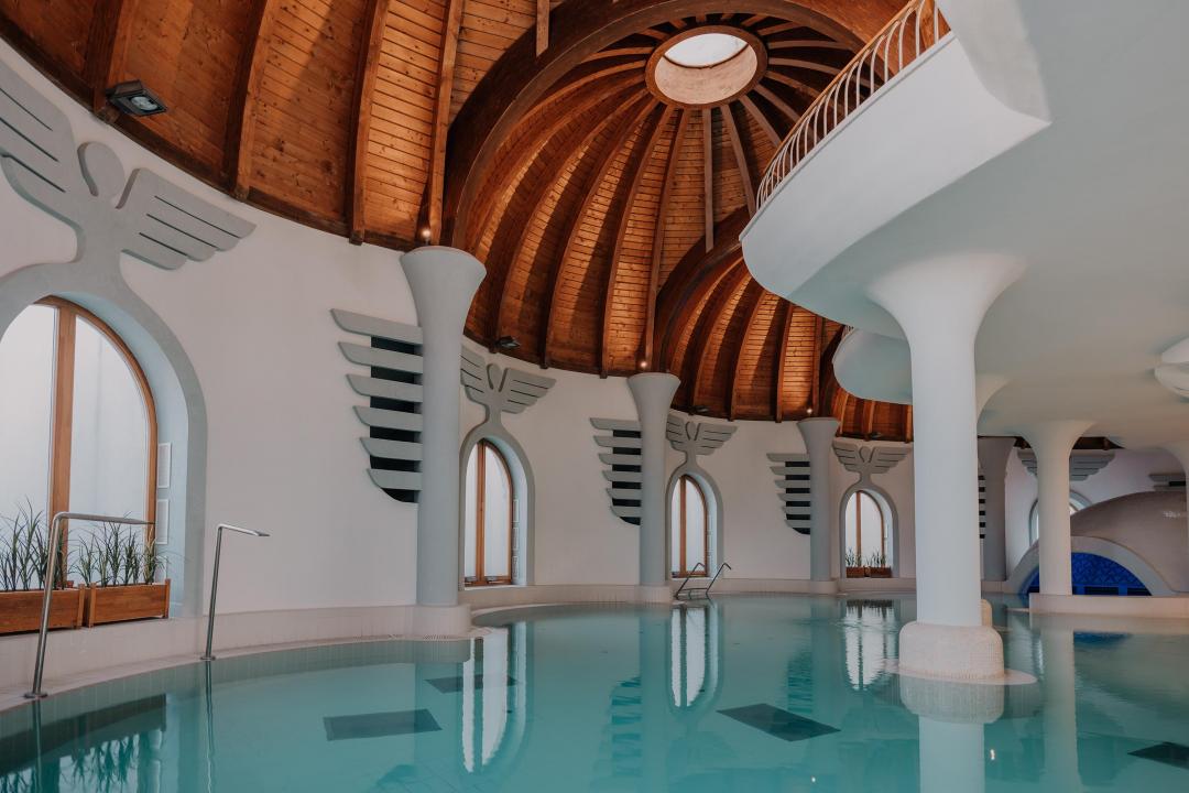 https://mdw-travel-data-us-east-1.s3.amazonaws.com/img/country/Hungary/Granit-Thermal-and-Medical-Bath/img_02.jpg