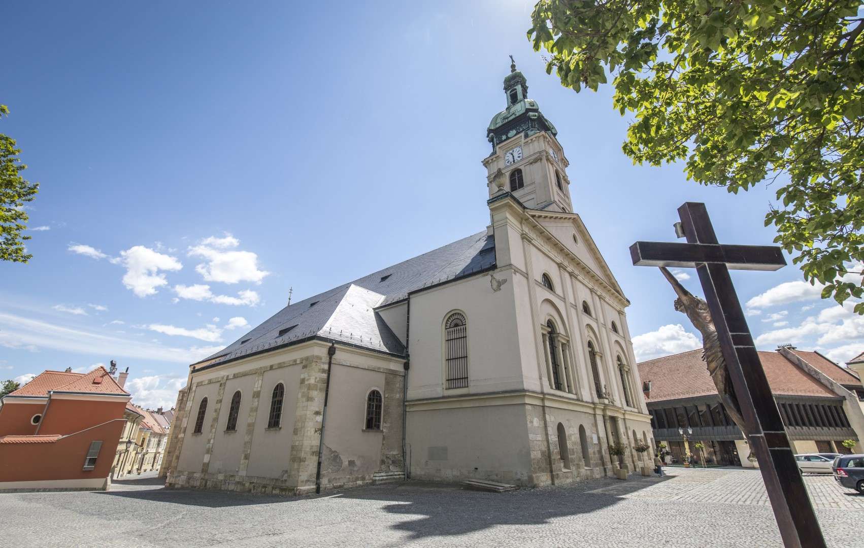 https://mdw-travel-data-us-east-1.s3.amazonaws.com/img/country/Hungary/Gyor-Zoo/img_02.jpg
