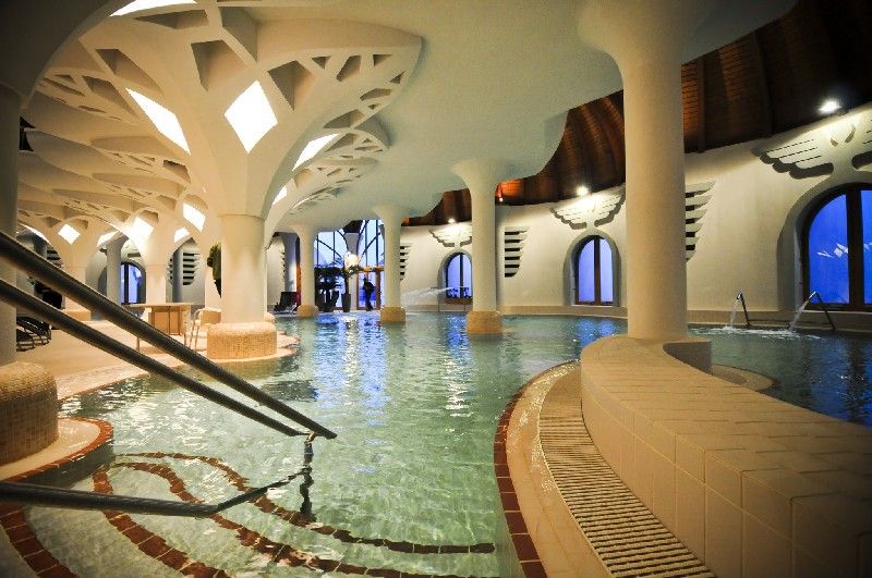 https://mdw-travel-data-us-east-1.s3.amazonaws.com/img/country/Hungary/Hagymatikum-Thermal-Bath-and-Swimming-Pool/img_01.jpg