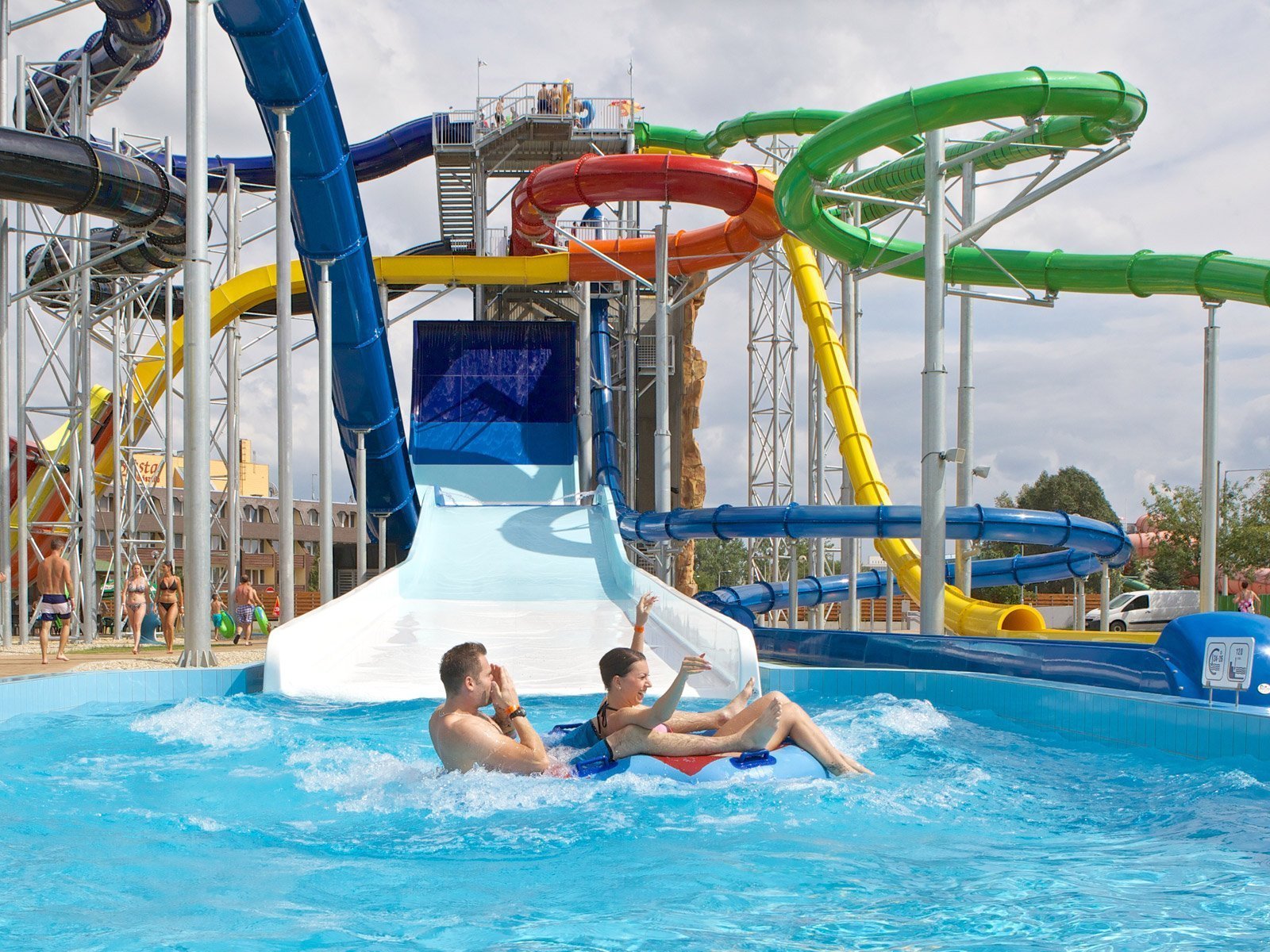 https://mdw-travel-data-us-east-1.s3.amazonaws.com/img/country/Hungary/Hajduszoboszlo-Aqua-Park/img_01.jpg