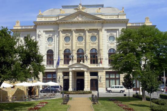 https://mdw-travel-data-us-east-1.s3.amazonaws.com/img/country/Hungary/Harmony-House/img_03.jpg