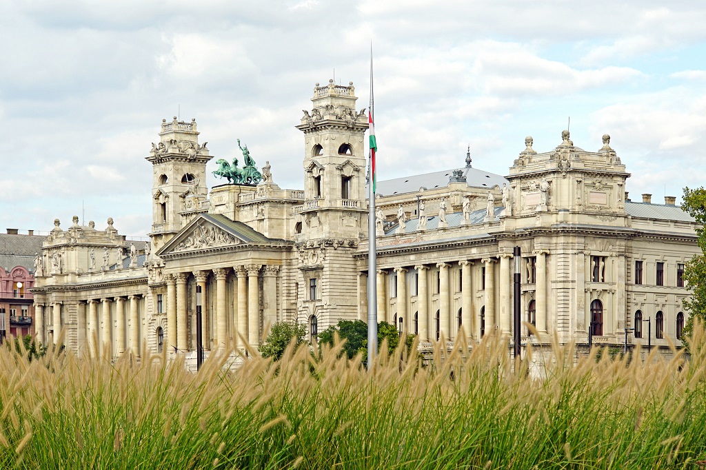 https://mdw-travel-data-us-east-1.s3.amazonaws.com/img/country/Hungary/Heritage-House-and-Urban-History-Museum/img_03.jpg