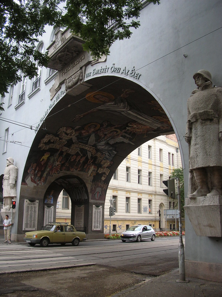 https://mdw-travel-data-us-east-1.s3.amazonaws.com/img/country/Hungary/Heroes-Gate/img_00.jpg