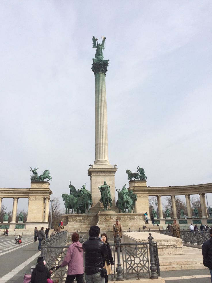 https://mdw-travel-data-us-east-1.s3.amazonaws.com/img/country/Hungary/Heroes-Gate/img_03.jpg