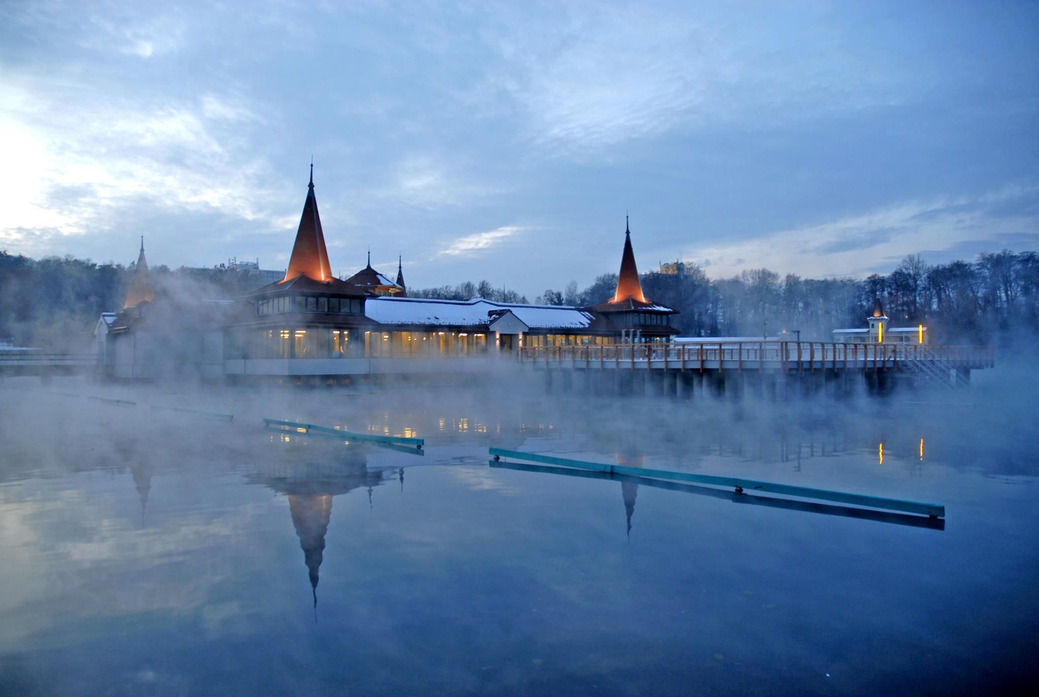 https://mdw-travel-data-us-east-1.s3.amazonaws.com/img/country/Hungary/Heviz-Thermal-Lake/img_02.jpg