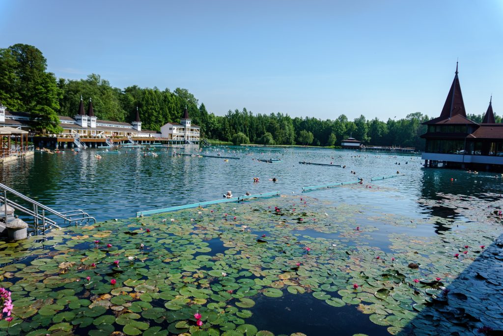 https://mdw-travel-data-us-east-1.s3.amazonaws.com/img/country/Hungary/Heviz-Thermal-Lake/img_03.jpg