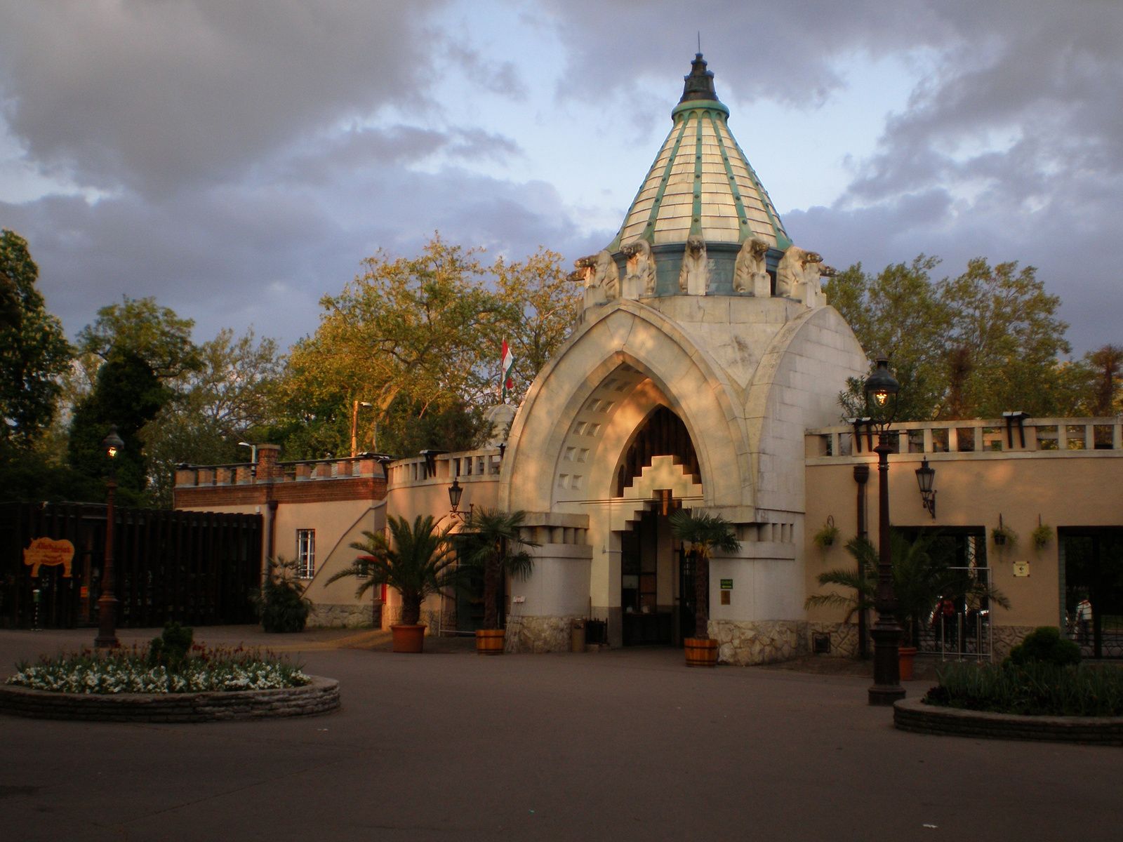 https://mdw-travel-data-us-east-1.s3.amazonaws.com/img/country/Hungary/Hodmezovasarhely-Zoo-and-Botanical-Garden/img_01.jpg